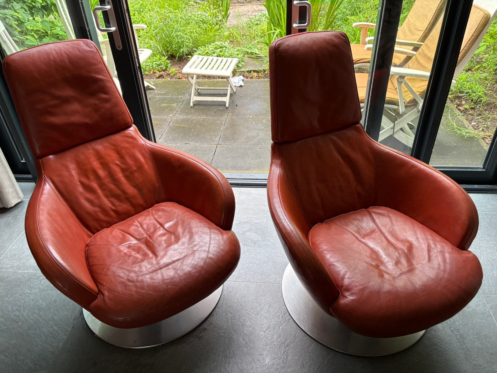 2x Natuzzi Fauteuil, bordeaux rode bekleding gevuld met dons, Ophalen, 75 tot 100 cm, Zo goed als nieuw, Italiaans