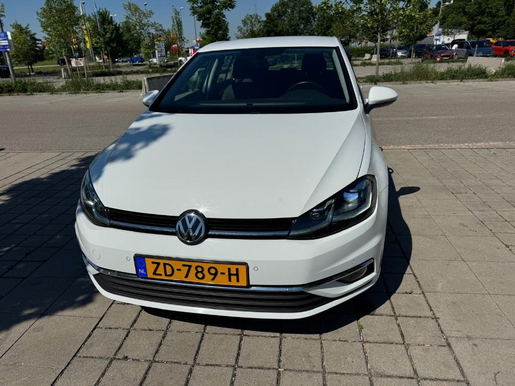 Volkswagen Golf 1.0 TSI 110pk 7-DSG 5D 2018 Wit, Auto's, Automaat, Bi-Xenon koplampen, Leder en Stof, Wit