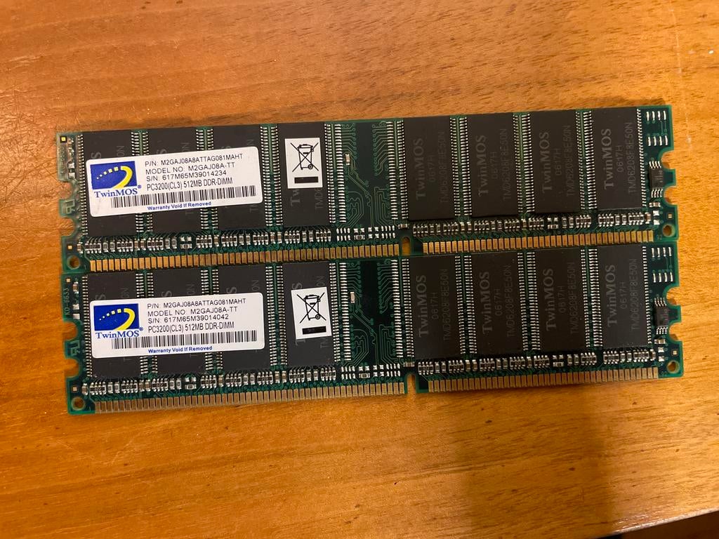 2x TwinMOS PC3200 (CL3) 512MB DDR RAM Geheugen 1GB, Computers en Software, RAM geheugen, Ophalen of Verzenden, DDR, Desktop, Gebruikt