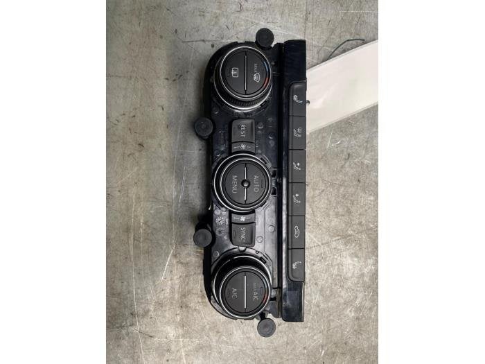 Kachel Bedieningspaneel van een Volkswagen Passat, Gebruikt, -, Volkswagen, -