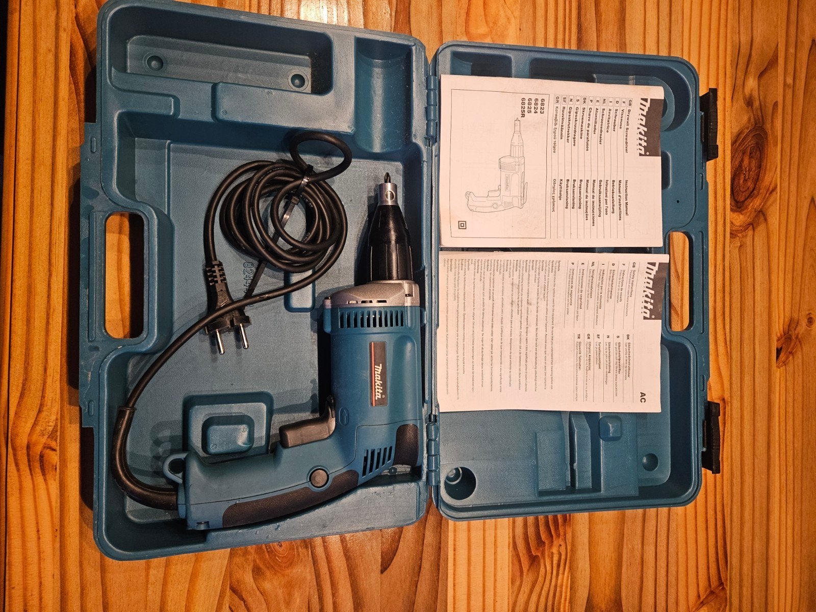 makita 6824 schroefmachine, Ophalen of Verzenden, Nieuw, 400 tot 600 watt, Boor- en Schroefmachine