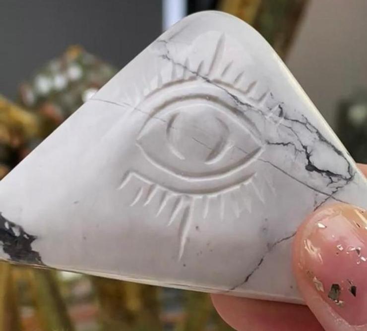 Howlite Pyramide Form / Evil Eye Protection/, Ophalen of Verzenden