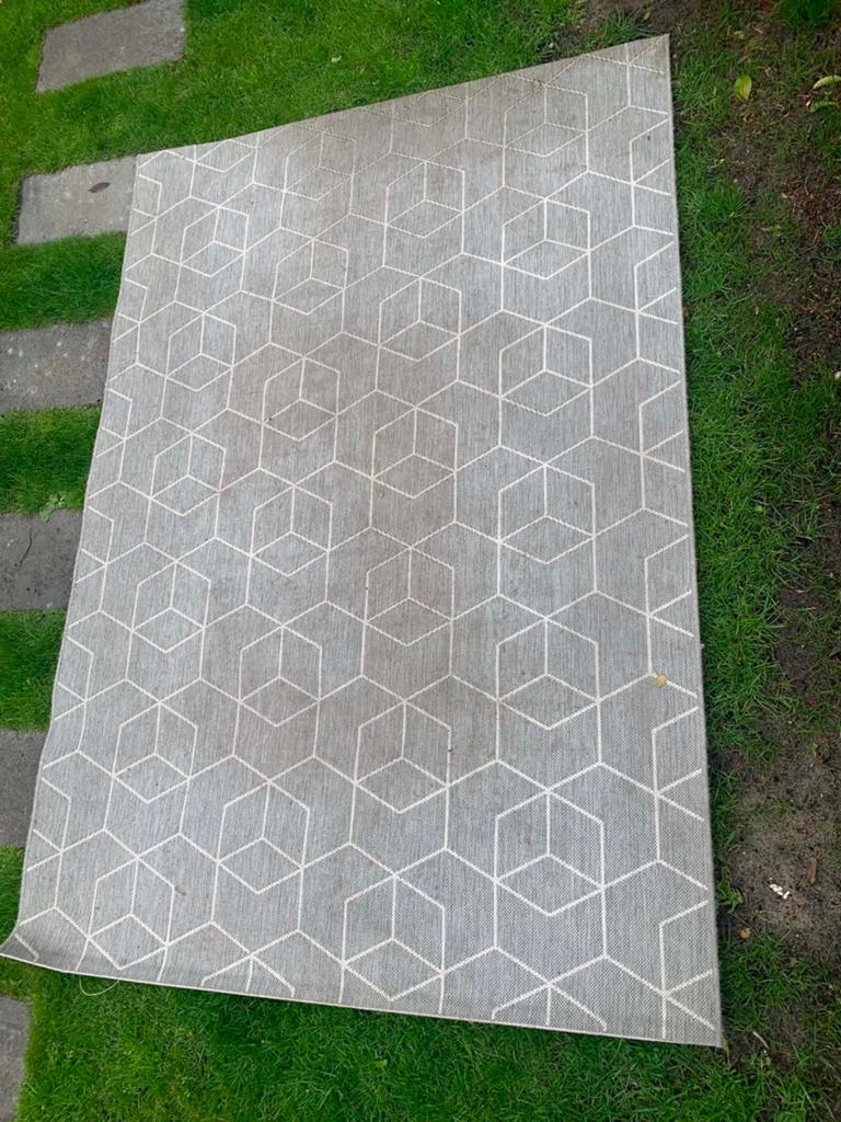 Buiten vloerkleed (groot), Ophalen