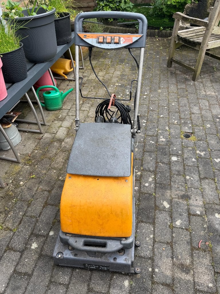 Taski Combimat 300E Schrob zuigmachine, Ophalen, Gebruikt, Schrobmachine