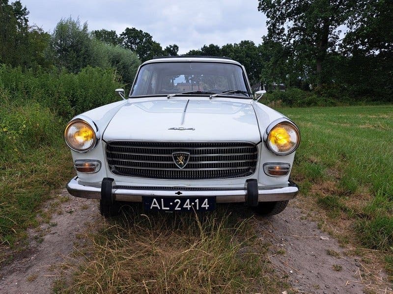 Peugeot 404 Super Luxe uit 1966, foto 2