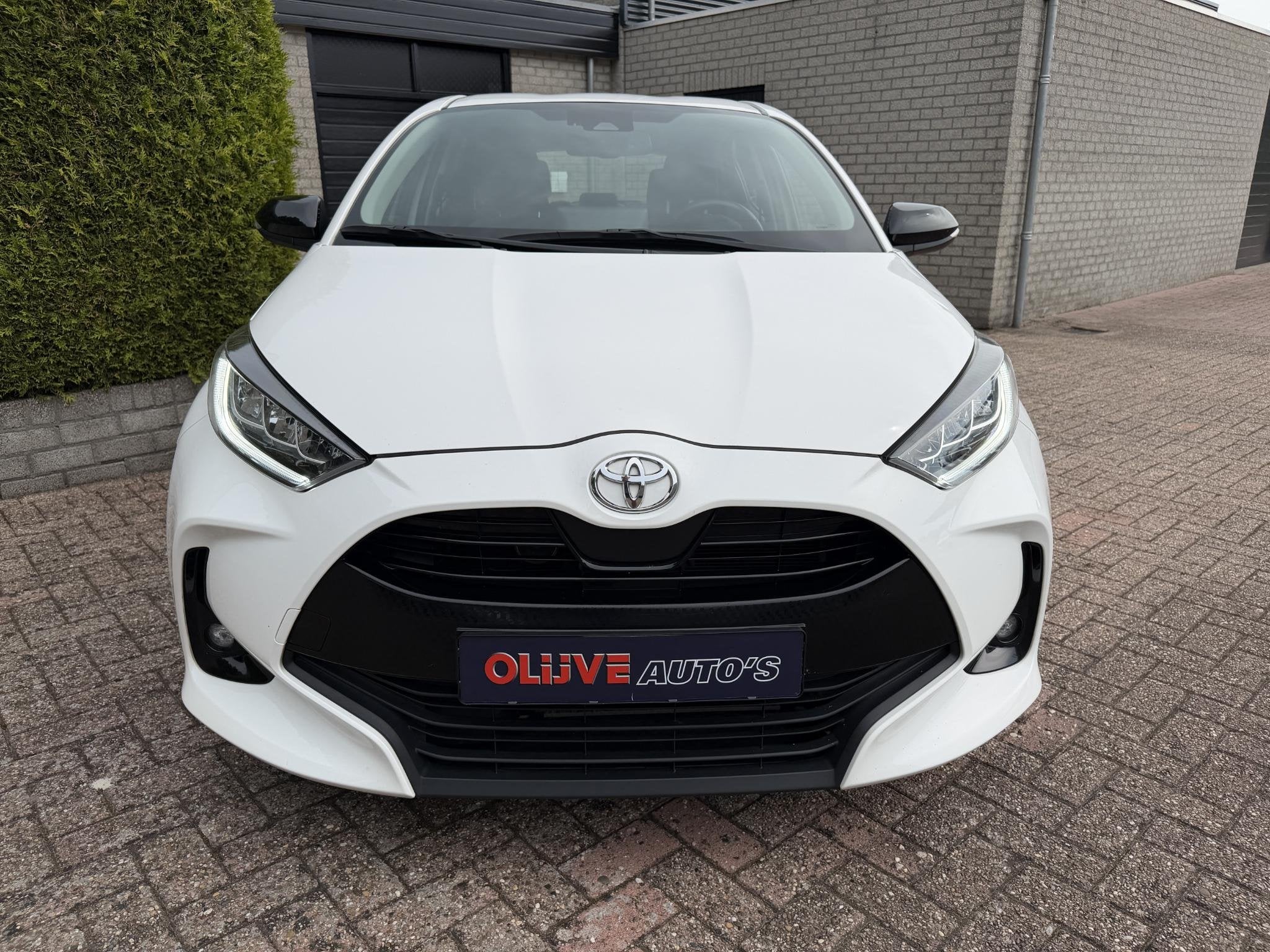 Toyota Yaris 1.5 VVT-i Team125pk/Cruisecontrol/Camera/Stoelv, Auto's, 12 maanden, Gebruikt, Euro 6, Wit