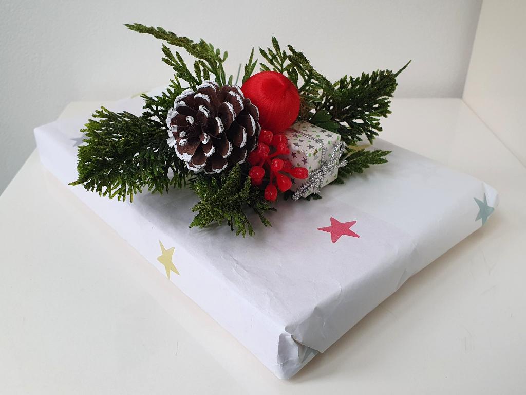 leuke kerstversiering/ kersttakje/ kerstdecoratie, kunststof, Verzenden, Zo goed als nieuw