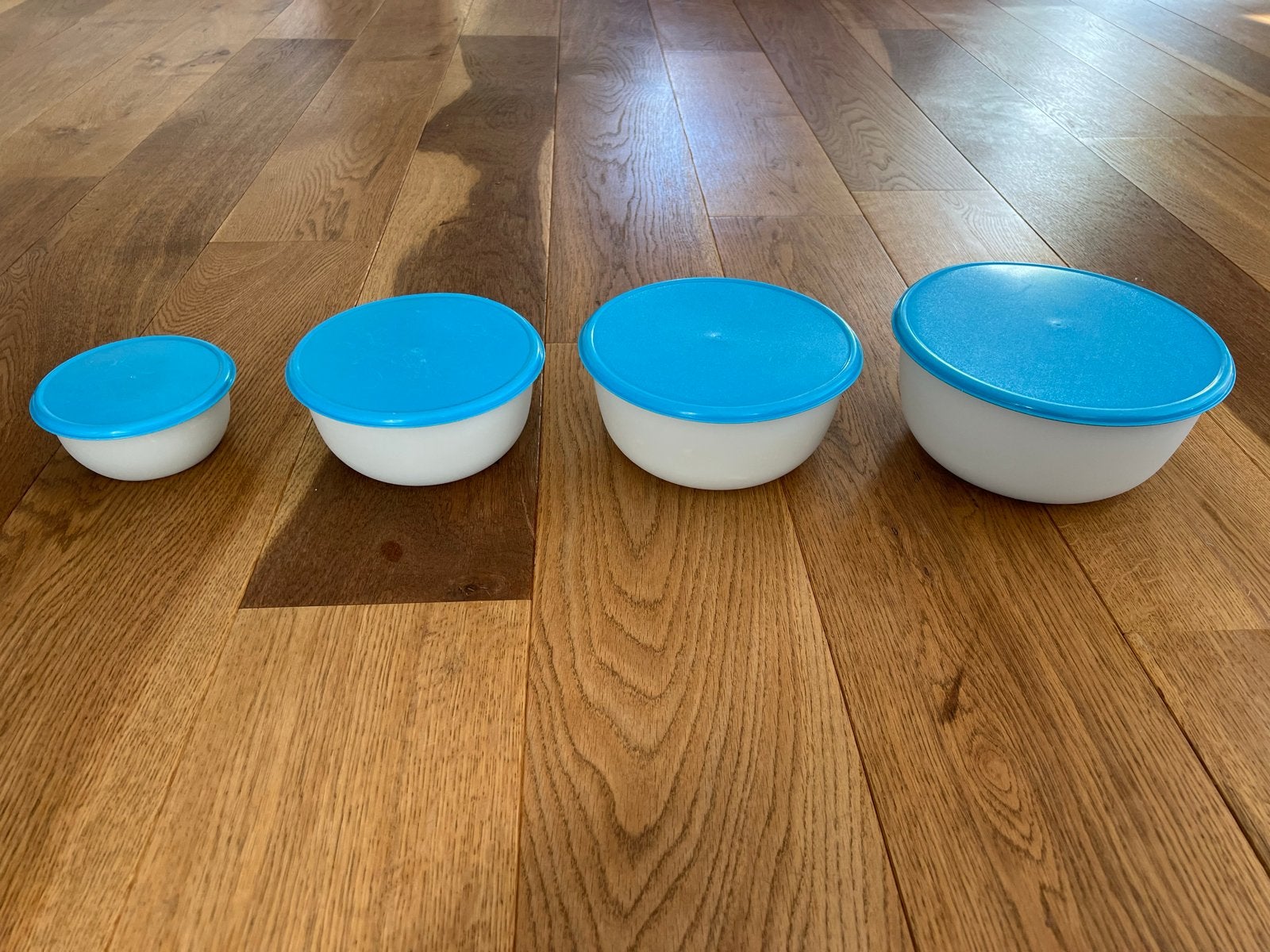 Ikea 4 plastic kommen / bewaarbakje met blauwe deksels, Huis en Inrichting, Ophalen of Verzenden, Gebruikt, Overige stijlen, Kom(men)