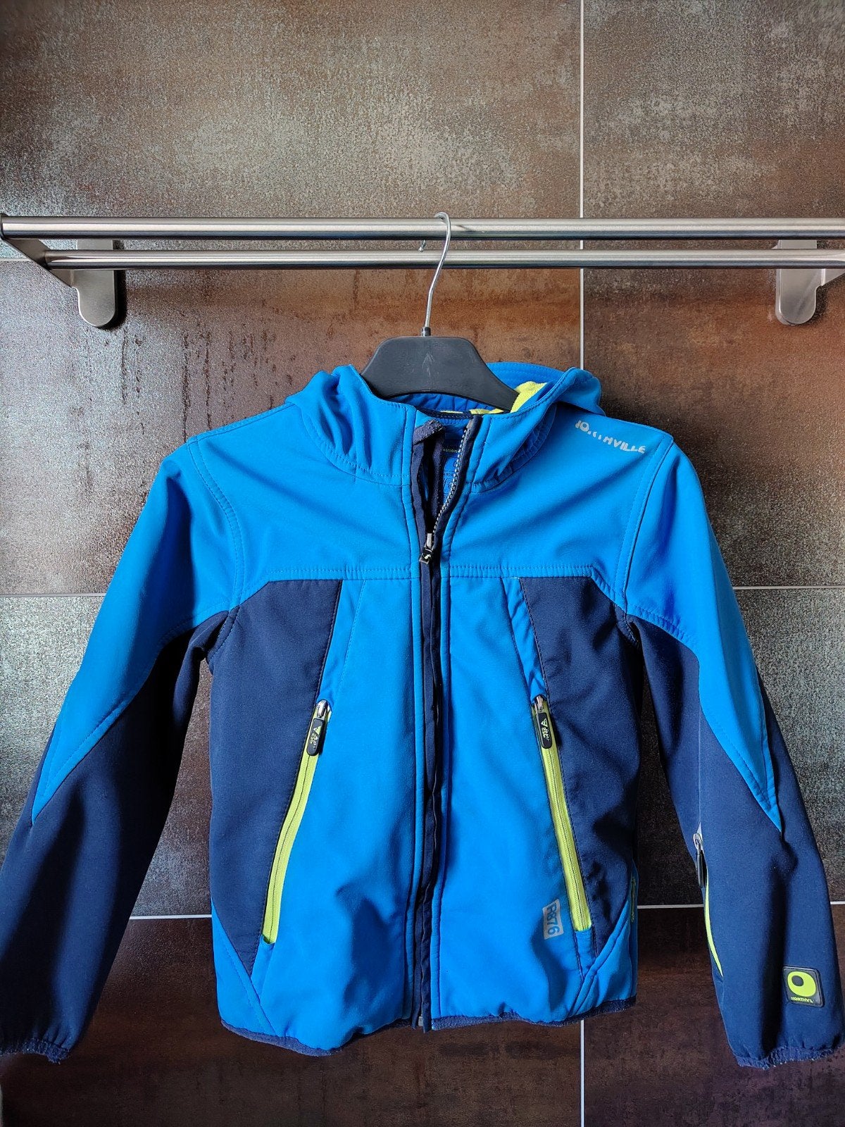 Jas voor tussenseizoen (softshell) maat 128, Ophalen of Verzenden, Gebruikt, Jongen, Jas