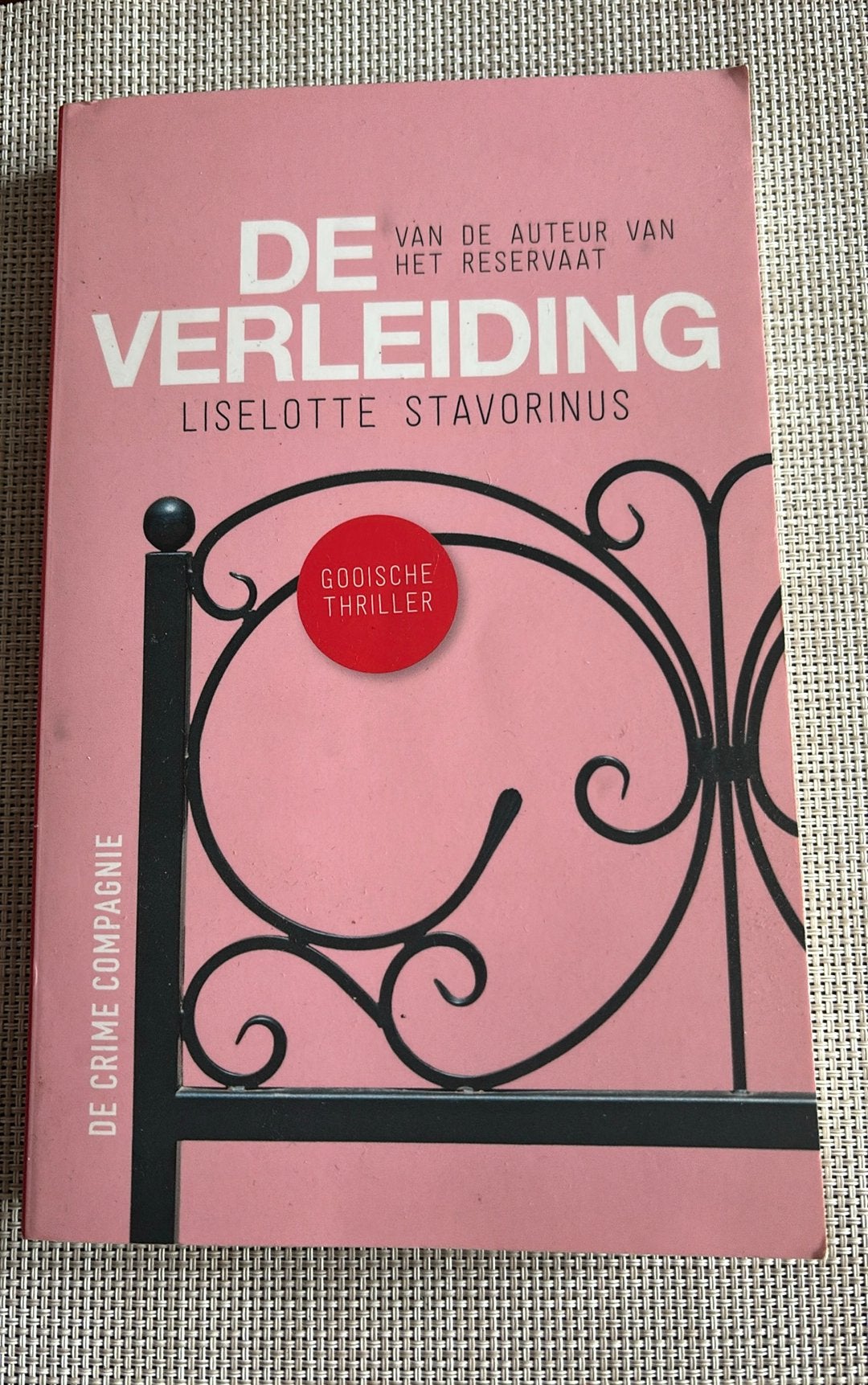 Liselotte Stavorinus De verleiding Gooische thriller 220 blz, Ophalen of Verzenden, Zo goed als nieuw, Nederland, Liselotte Stavorinus