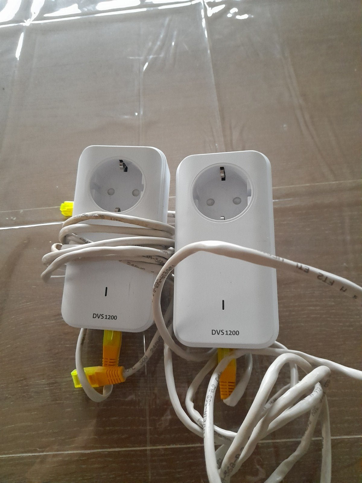 koopje 3x zgan KPN WiFi versterker DVS-1200  wit met kabel, Ophalen of Verzenden, Zo goed als nieuw, KPN  WiFi versterker