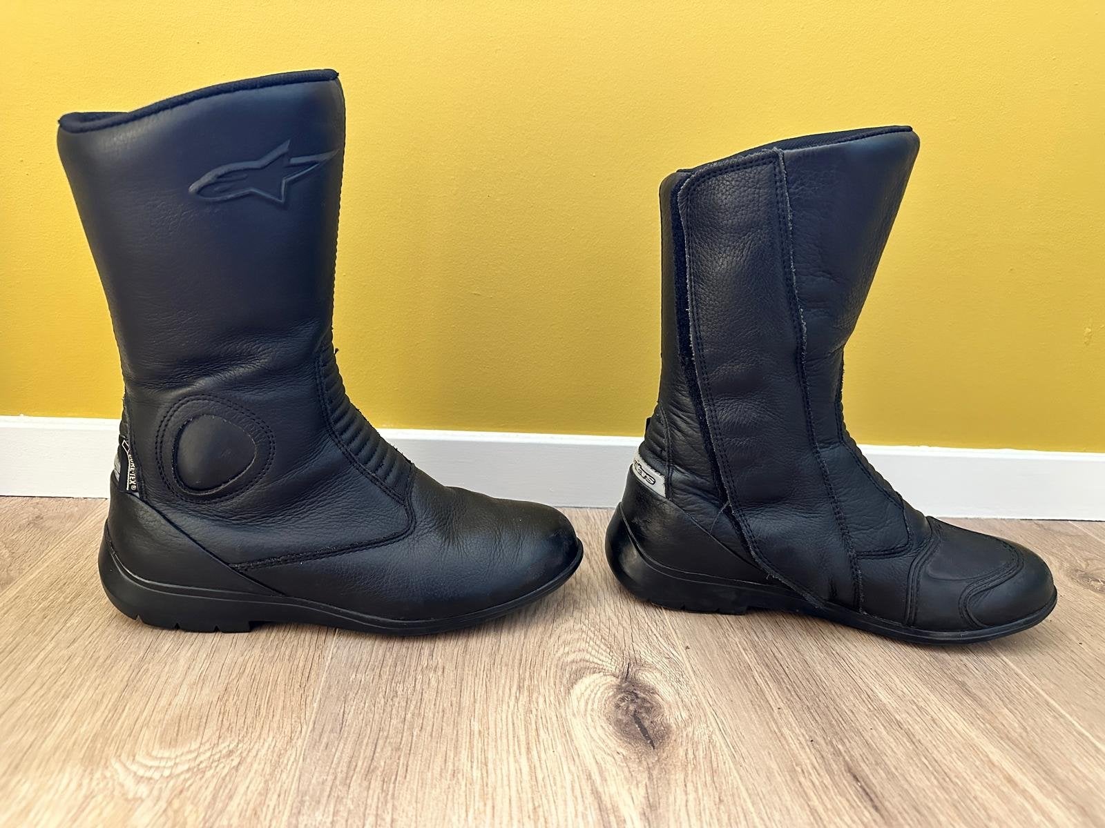 Zo goed als nieuwe Alpinestars motorlaarzen dames, maat 38, Motoren, Kleding | Motorkleding, Ophalen of Verzenden, Tweedehands
