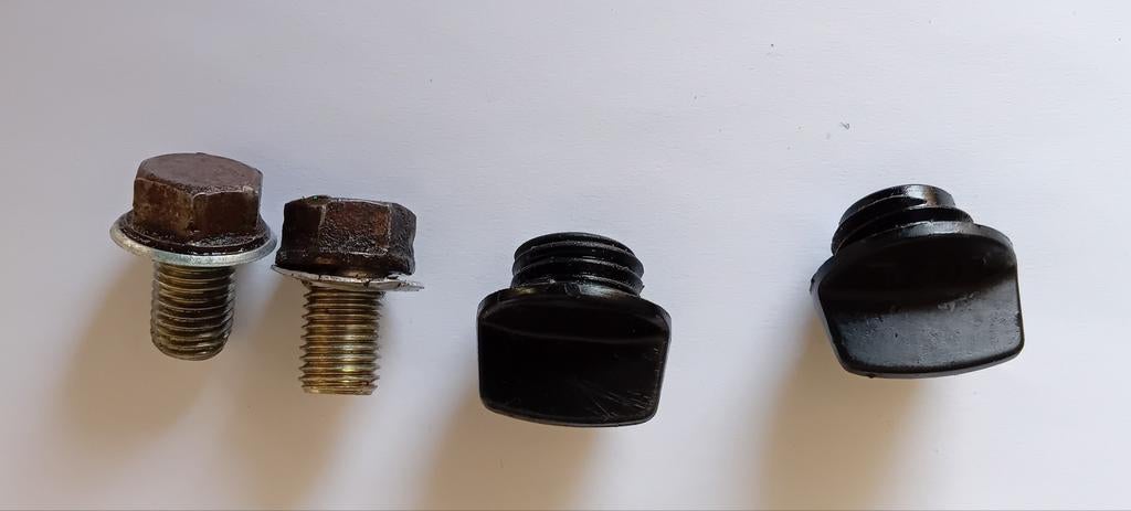 Honda Carterplug en Olie vuldop MT MB MBX MTX NSR CRM NS1, Fietsen en Brommers, Ophalen of Verzenden, Gebruikt, Blok, Honda