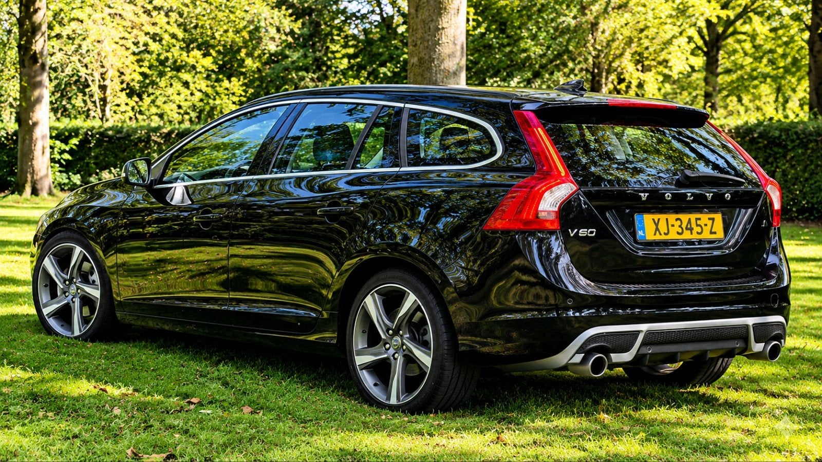 Volvo V60 T3 R-Design | Nieuwe Motor: 99.002 KM + Koppeling, Voorwielaandrijving, 1596 cc, 15 km/l, 4 cilinders