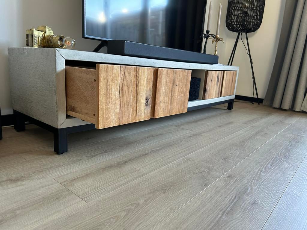 Modern TV meubel met betonlook en houten fronten, Ophalen, Overige materialen, 150 tot 200 cm, Zo goed als nieuw