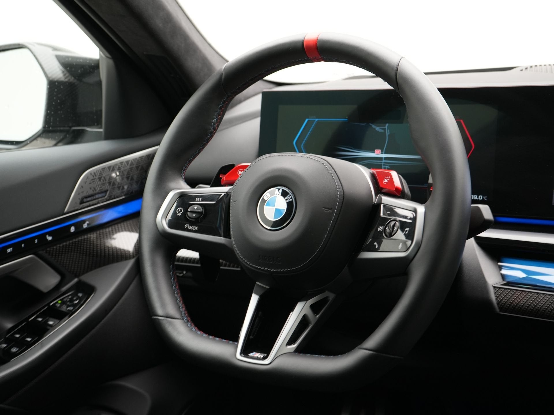 BMW M5 Sedan SoH 100% (bj 2025, automaat), Auto's, Dealer onderhouden, Gebruikt, Met garantie (alle), 4395 cc