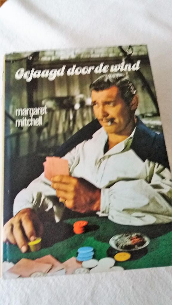 Gejaagd door de wind - margaret mitchell, Ophalen of Verzenden, Gelezen