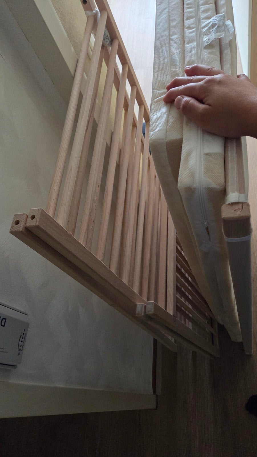 Houten babybedje met matras - Zo goed als nieuw, Kinderen en Baby's, Ophalen, Zo goed als nieuw, Ledikant