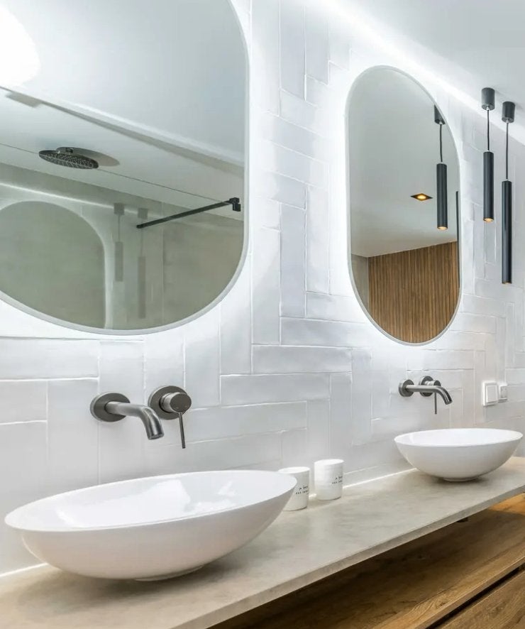 2x Ovale spiegel met indirecte LED verlichting, Huis en Inrichting, Woonaccessoires | Spiegels, Ophalen of Verzenden, Zo goed als nieuw