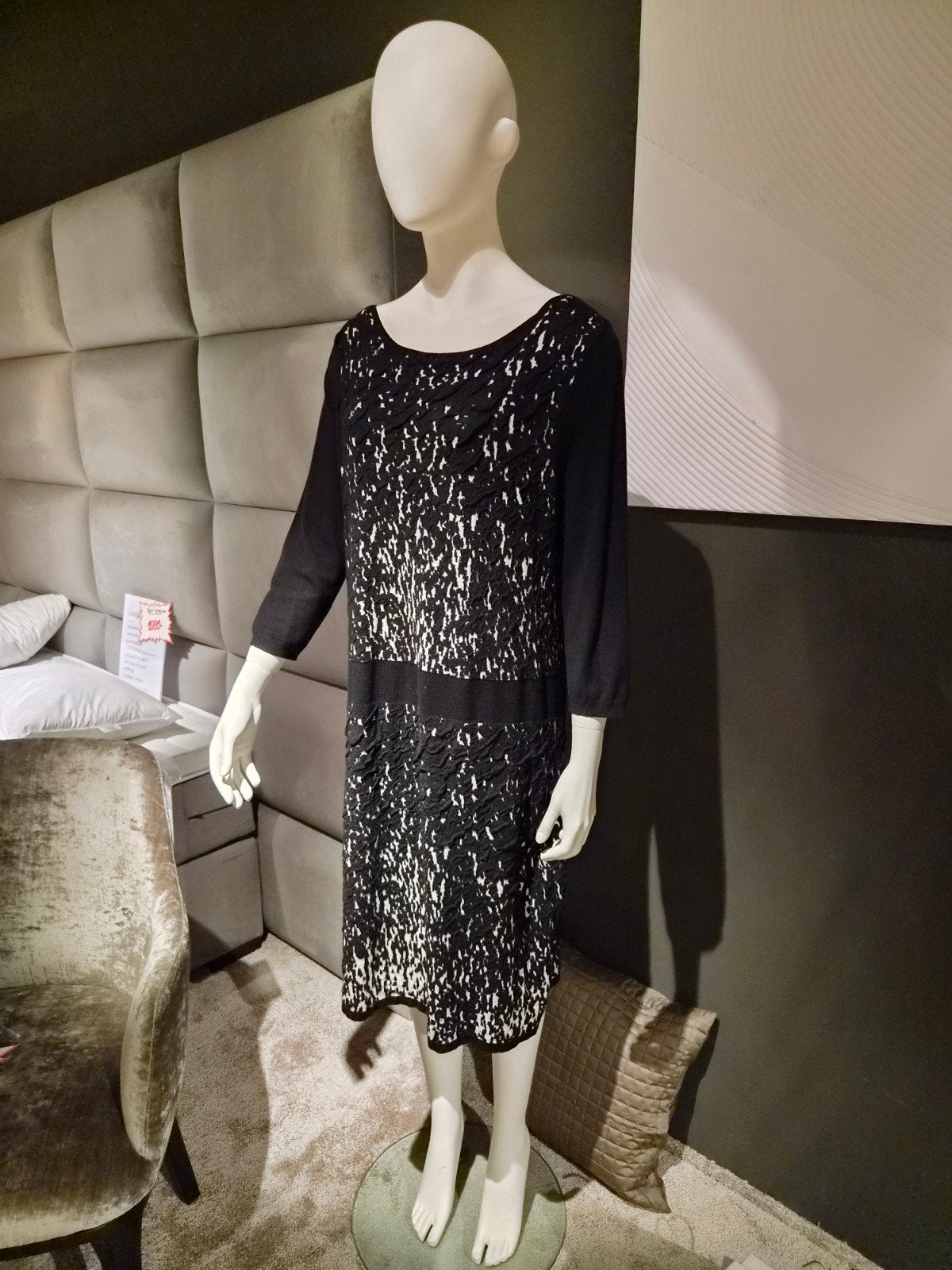 Elegante paspop met jurk, Zwart, Knielengte, Ophalen, Maat 38/40 (M)