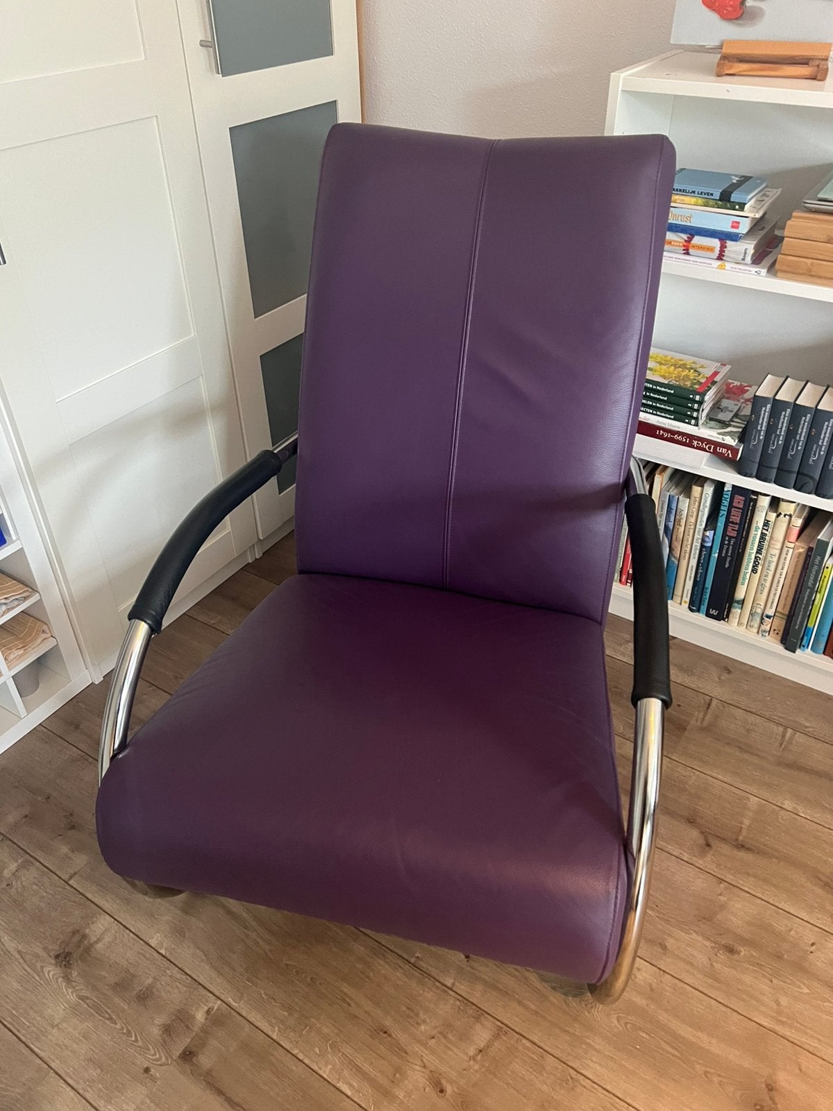 Fauteuil, kleur paars, Ophalen of Verzenden, Zo goed als nieuw, 50 tot 75 cm, Leer