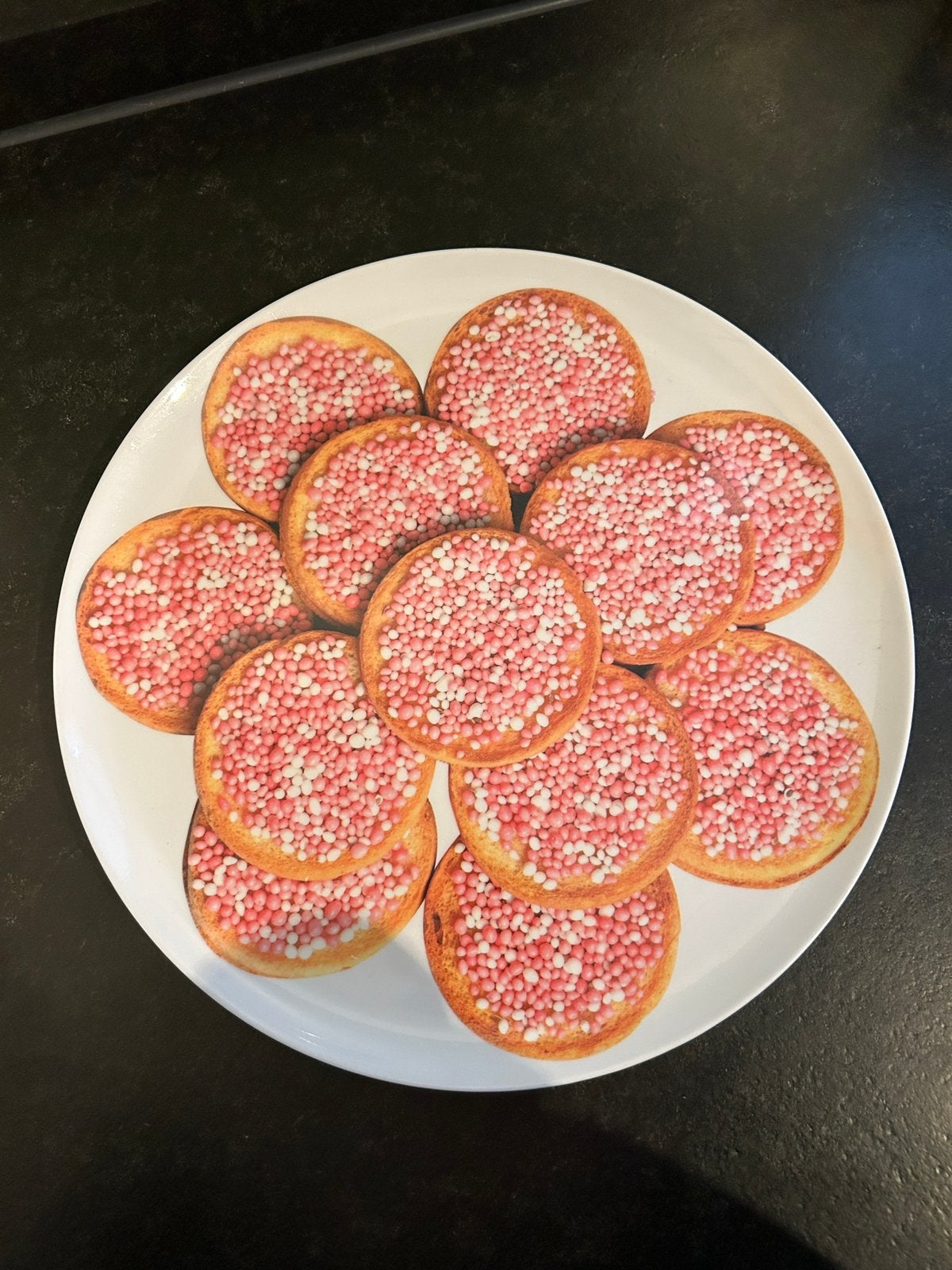 Bord beschuit met roze muisjes, Ophalen of Verzenden