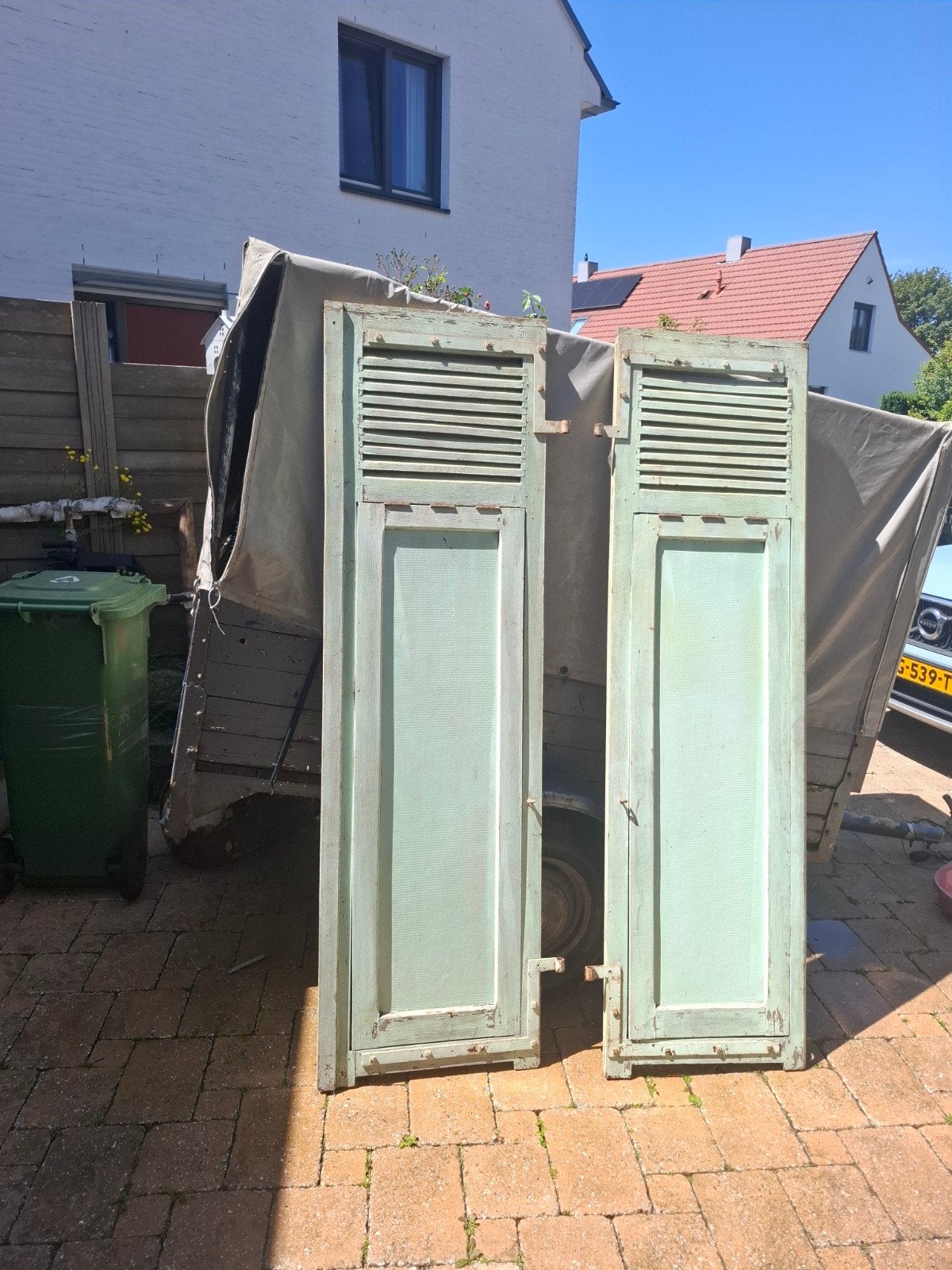 Set van 2 vintage houten luiken, lichtgroen, Doe-het-zelf en Verbouw, Deuren en Horren, Ophalen of Verzenden, Minder dan 80 cm