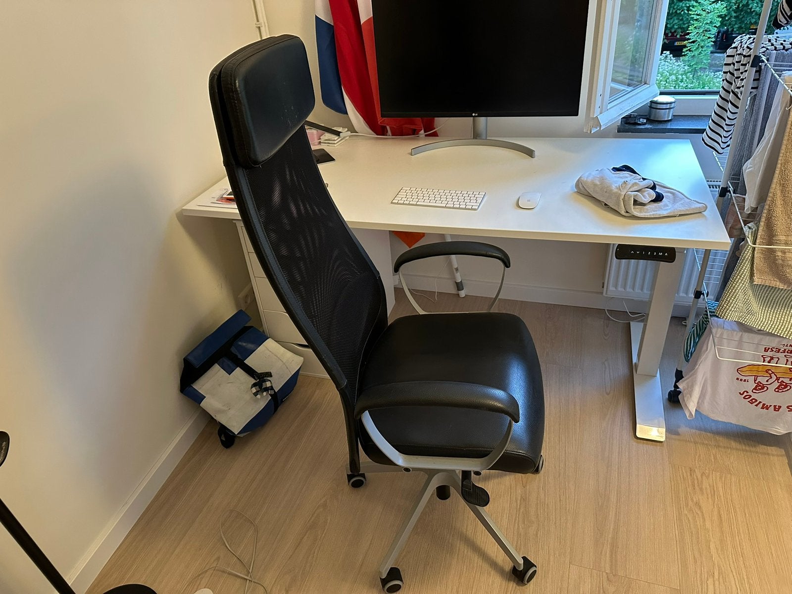 Markus bureaustoel IKEA (kunstleder), Huis en Inrichting, Bureaustoelen, Ophalen, Zwart, Zo goed als nieuw, Bureaustoel