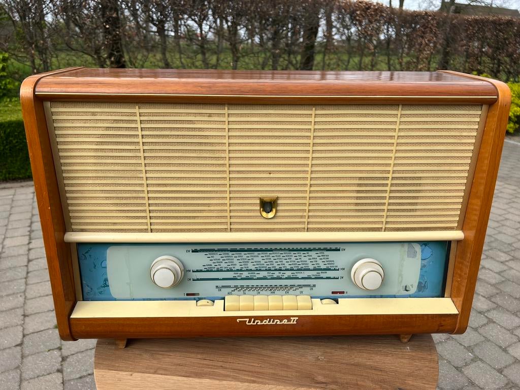 Speciale EAW Undine II Oostduitse design radio, Ophalen