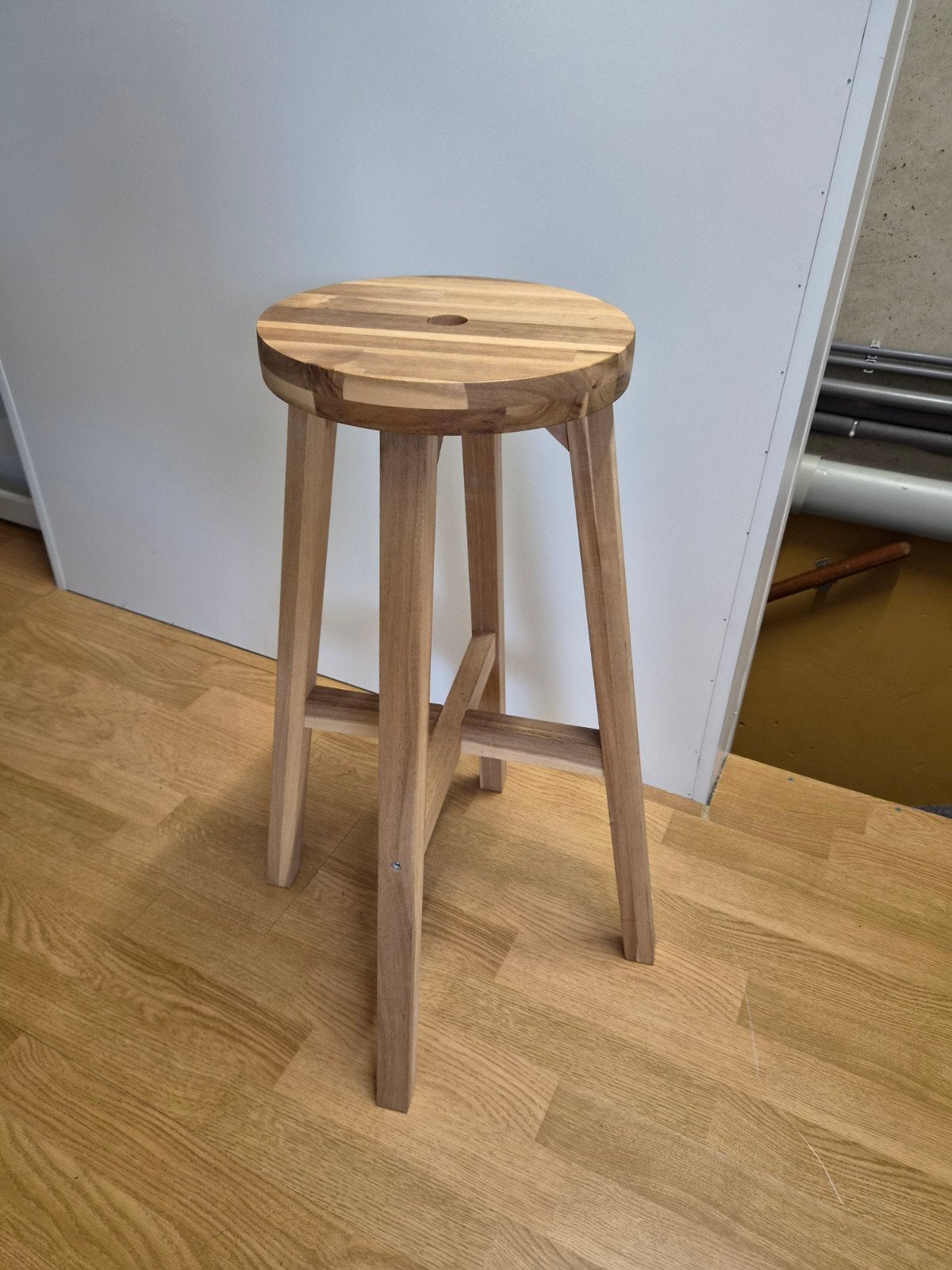 bar kruk, Ophalen, Hout