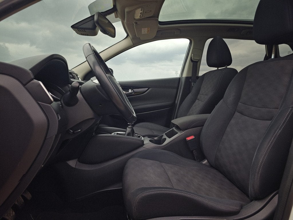 Nissan QASHQAI 1.2 Connect Edition (bj 2015), Voorwielaandrijving, Euro 5, Stof, Gebruikt