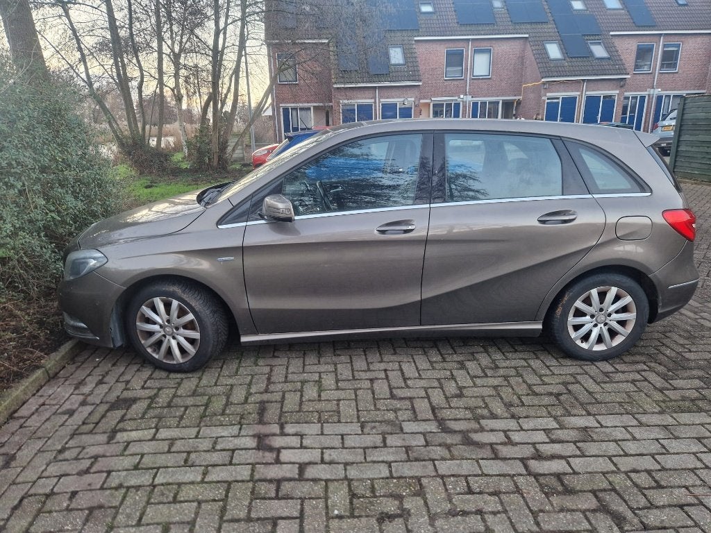 Mercedes-Benz B-Klasse 1.6 B180 5DRS Blue EFF 2012 Grijs, Auto's, Voorwielaandrijving, 4 cilinders, 122 pk, Handgeschakeld