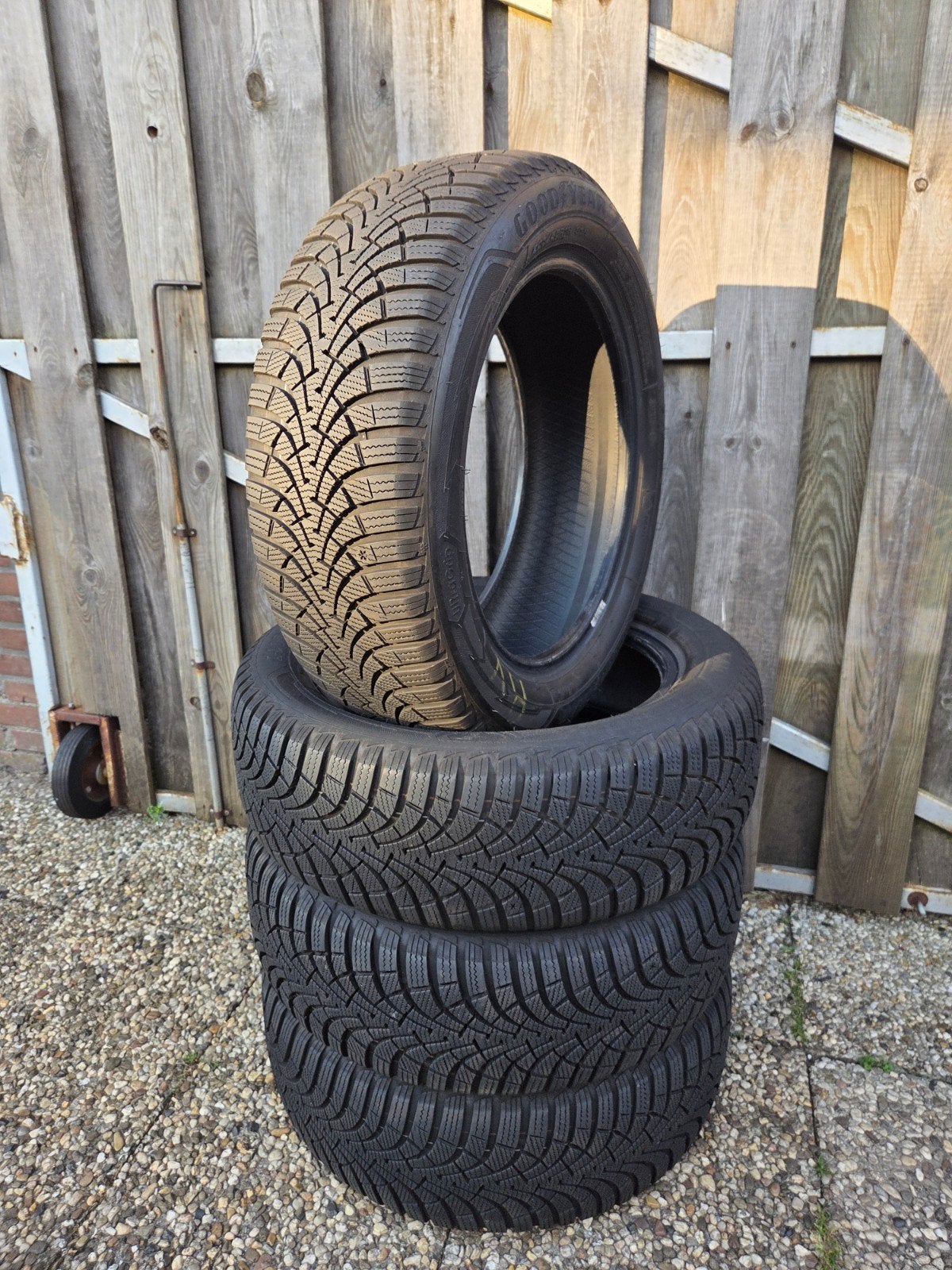 205 55 16 goodyear winterbanden 8/6.5 mm. 175,- incl montage, Gebruikt, 16 inch, Band(en), Personenwagen