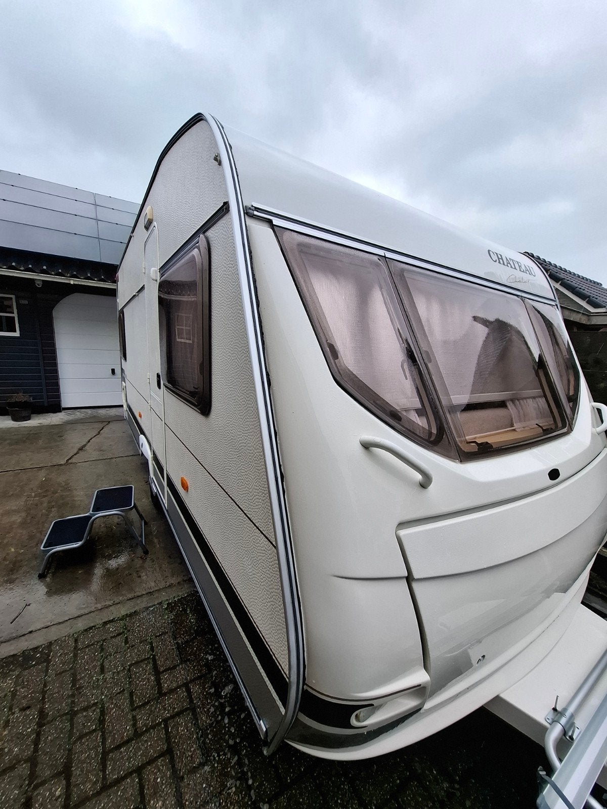 Chateau Calista 450 - Compacte en complete caravan, Chateau, Rondzit, Frans bed, 750 - 1000 kg