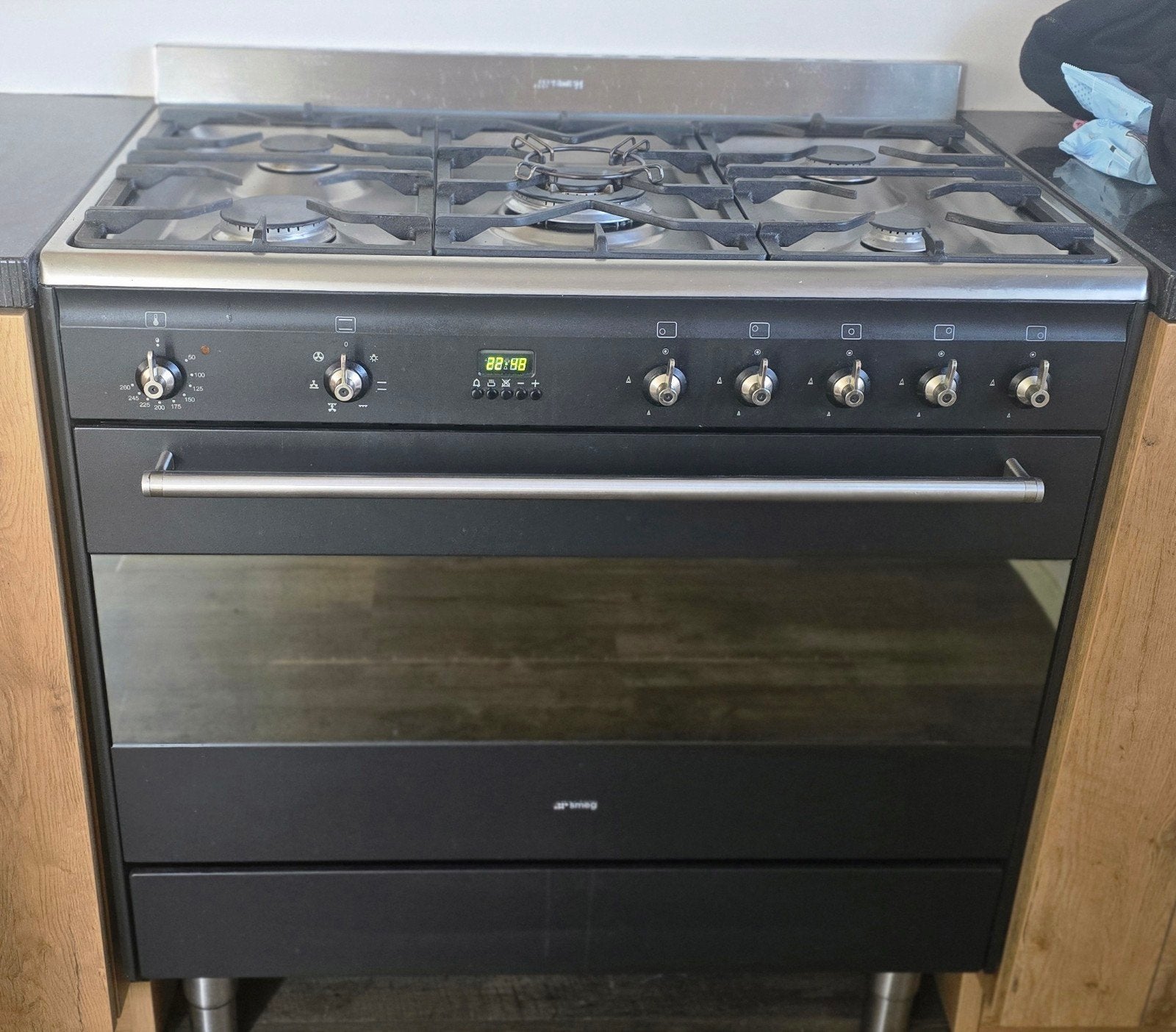 Smeg Fornuis met 5pits en Oven - 90cm Breed, Witgoed en Apparatuur, Fornuizen, Gebruikt, Vrijstaand, Gas, 5 kookzones of meer