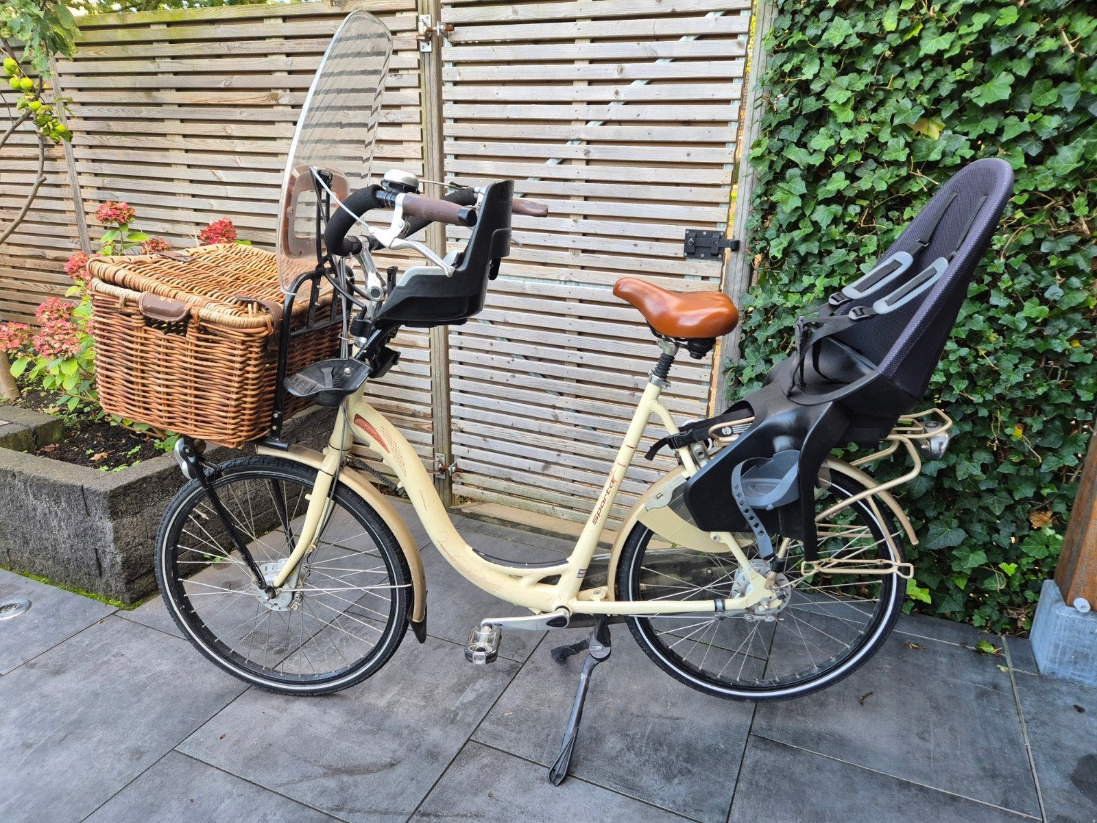 Sparta moederfiets met kinderzitjes en mand, Fietsen en Brommers, Ophalen, Sparta, Gebruikt, (Extra) lage instap
