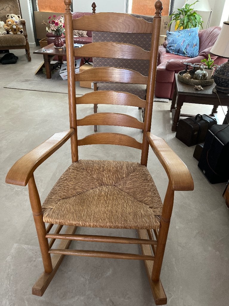 Schommelstoel met rieten zitting, Huis en Inrichting, Stoelen, Ophalen, Bruin, Hout, Zo goed als nieuw