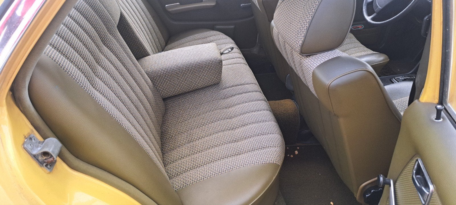 Mercedes-Benz 200-Serie 2.4 240 D AUT 1977 Geel, foto 6