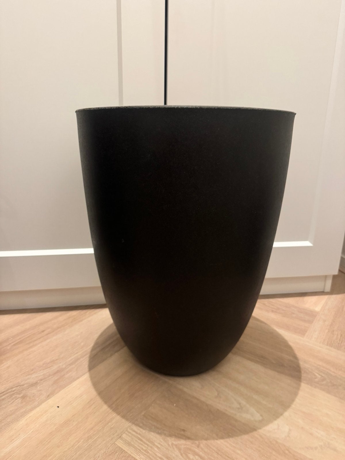 Mooie plantenbak zwart, Kunststof, Rond, Zo goed als nieuw, Minder dan 40 cm