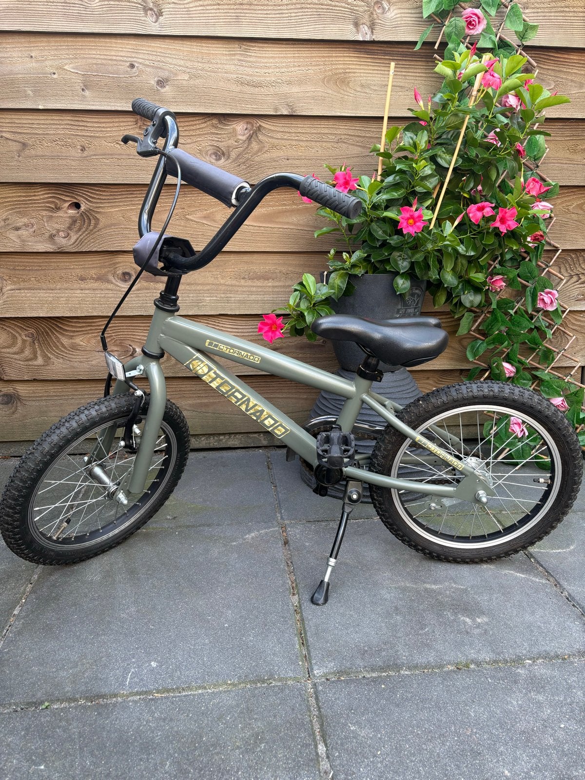 Kinderfiets Tornado 16 inch - Zo goed als nieuw, Fietsen en Brommers, Ophalen of Verzenden, Zo goed als nieuw, Terugtraprem, 16 tot 20 inch