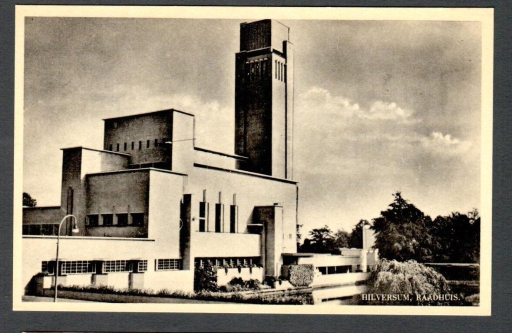 Oude ansicht - HILVERSUM RAADHUIS a - NH., Ophalen of Verzenden, 1940 tot 1960, Ongelopen, Noord-Holland