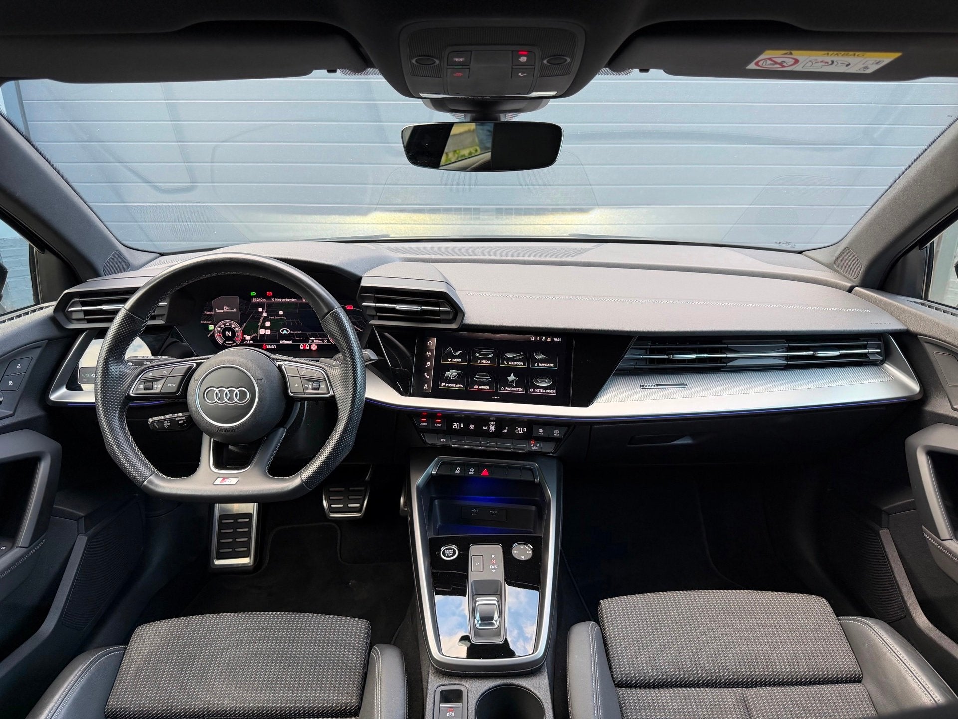 Audi A3 Sportback 35 TFSI S edition | Full Black | Matrix, Auto's, Dealer onderhouden, 4 cilinders, Leder en Stof, Zwart