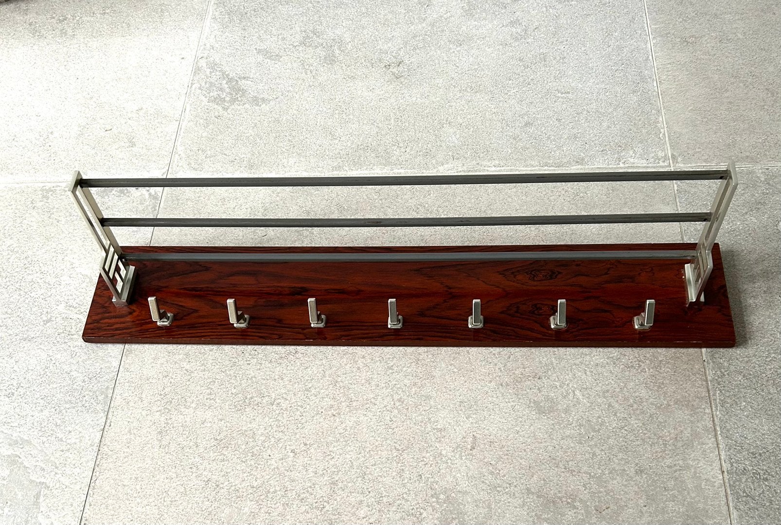 Art Deco wandkapstok, Ophalen