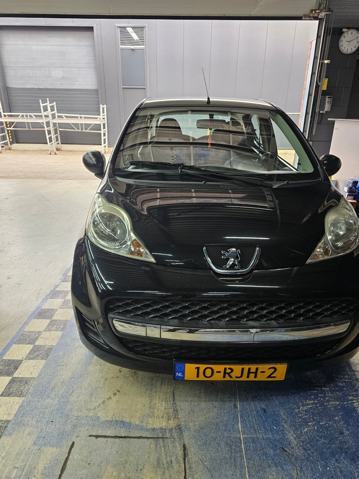 Peugeot 107 1.0 12V 5DR 2011 Zwart, Auto's, Peugeot, Voorwielaandrijving, 4 stoelen, Origineel Nederlands, Handgeschakeld