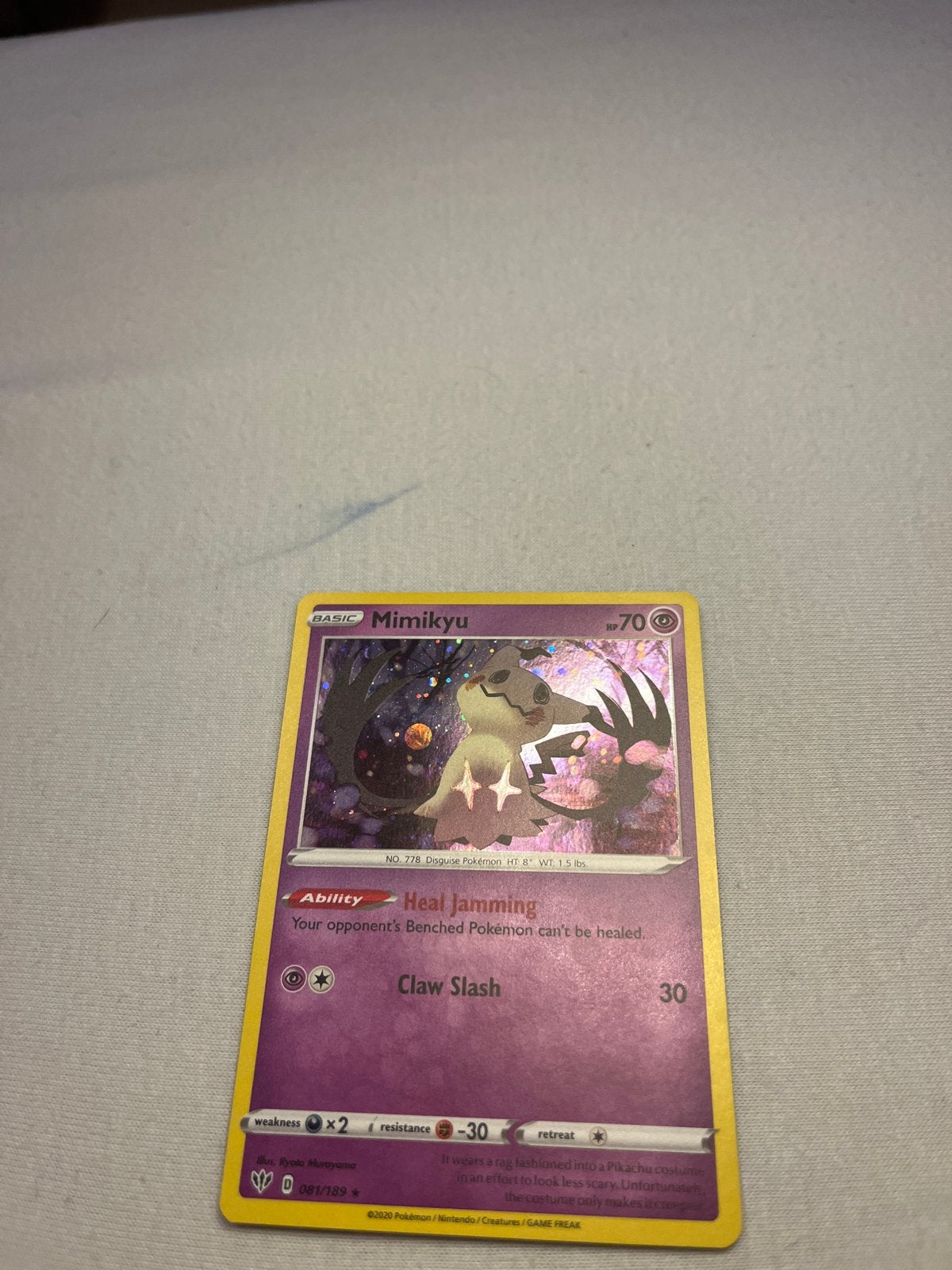Mimikyu Pokémon Kaart - Zo goed als nieuw, Hobby en Vrije tijd, Verzamelkaartspellen | Pokémon, Ophalen of Verzenden, Zo goed als nieuw