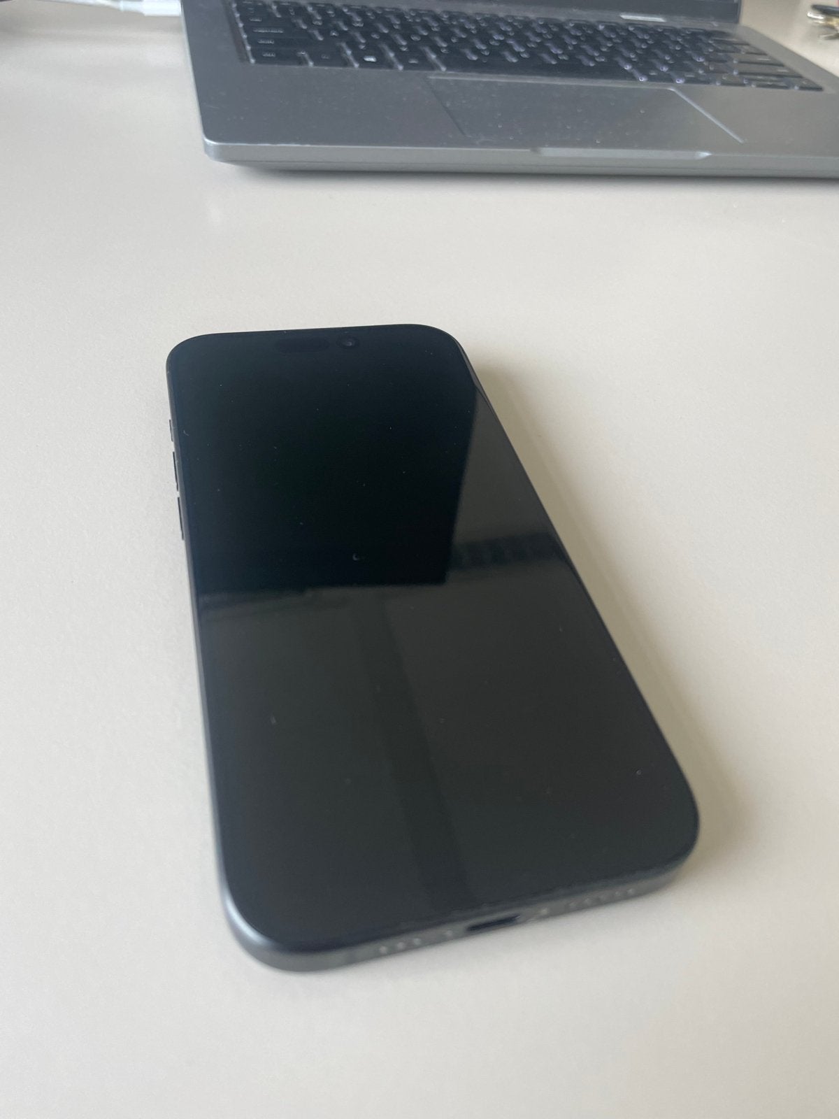 Apple iPhone 15 Pro 128GB - Zo goed als nieuw (90% batterij), Telecommunicatie, Mobiele telefoons | Apple iPhone, 128 GB, Zwart