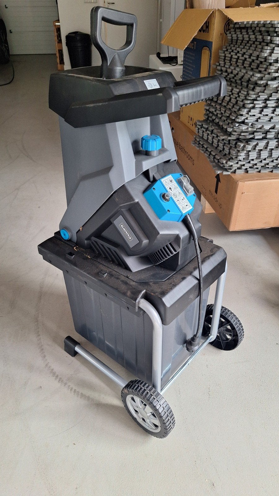 Gamma H-2500K Elektrische Hakselaar - 2500W, Ophalen, Gebruikt, Met opvangbak, Gamma