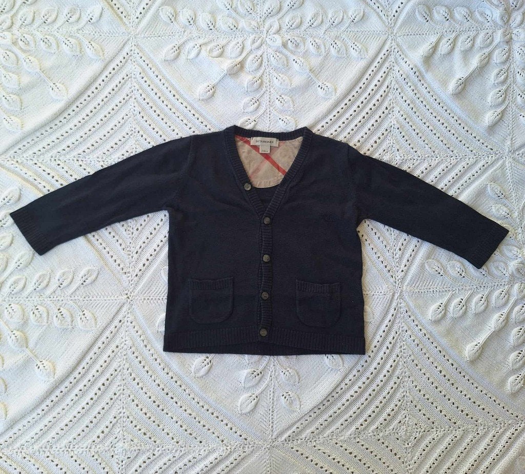 Burberry Baby vestje donkerblauw 86, Kinderen en Baby's, Ophalen of Verzenden, Zo goed als nieuw, Jongetje of Meisje, Truitje of Vestje