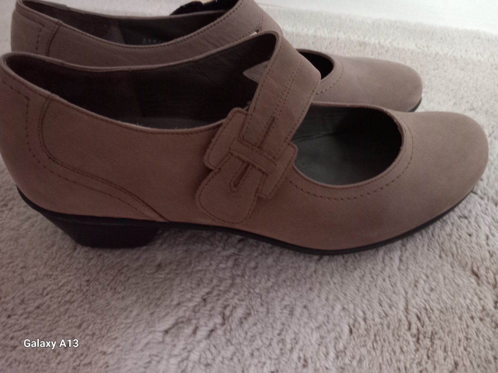 Durea schoenen maat 7( 40,5  taupe kleur nubuck, Kleding | Dames, Durea, Nieuw, Ophalen of Verzenden, Instappers