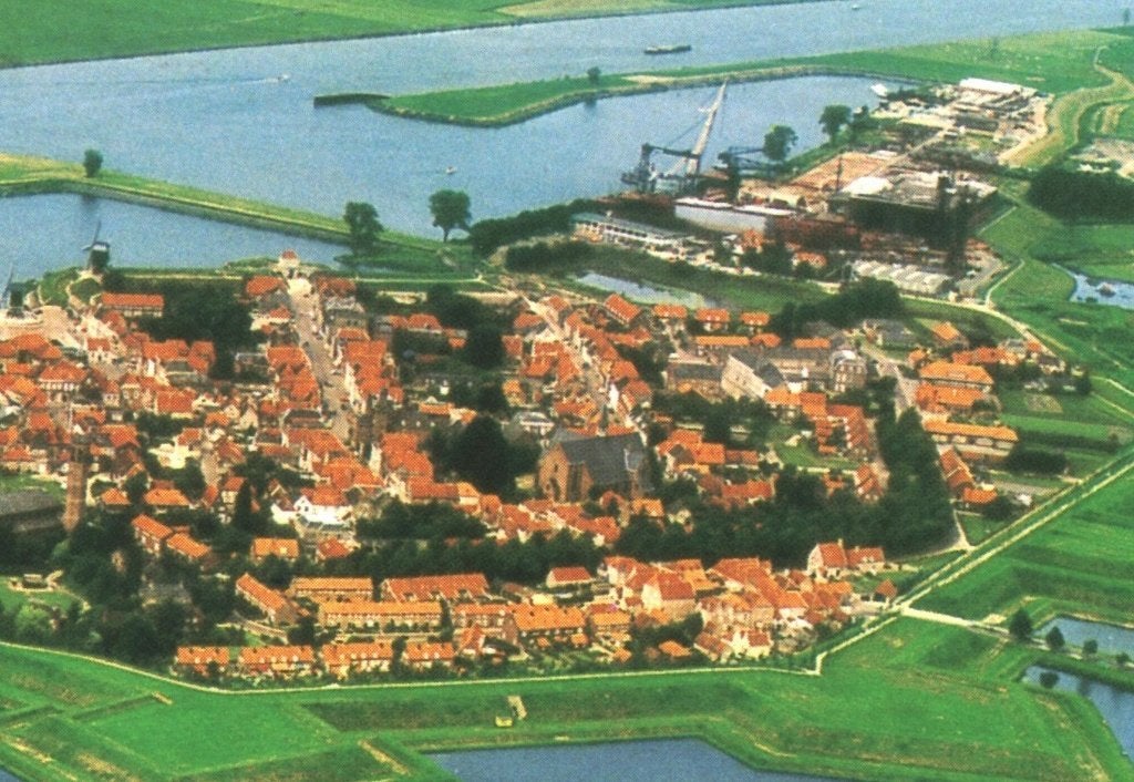 805030	Heusden	Vestingstad N Br	_  zegel	 Olympisch vuur, Verzamelen, Ophalen of Verzenden, 1980 tot heden, Gelopen, Noord-Brabant